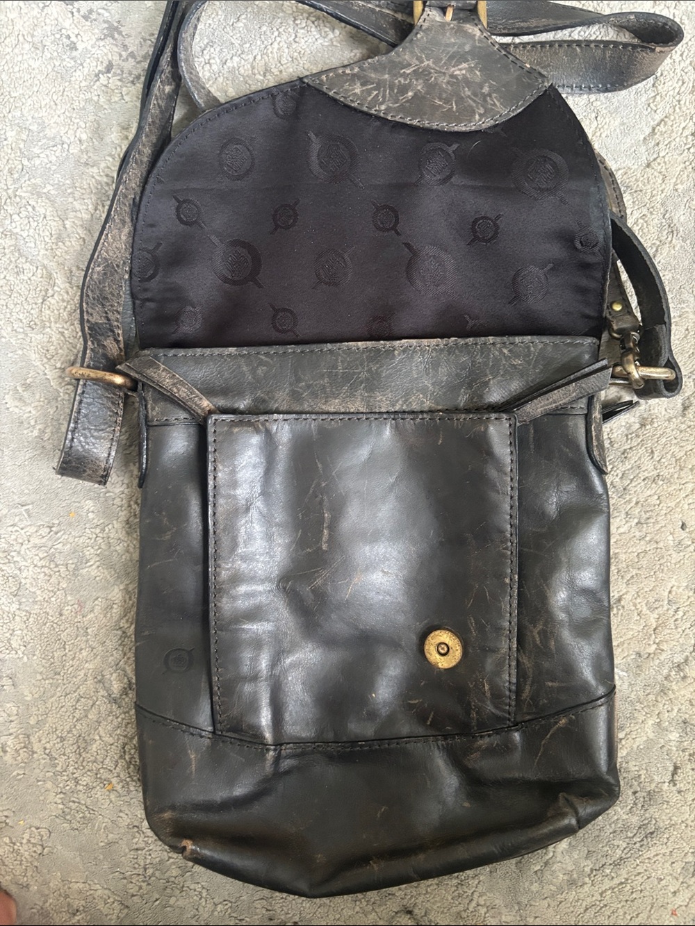Born Men's Dark Brown Leather Messenger Crossbody Bag - Picture 4 of 5